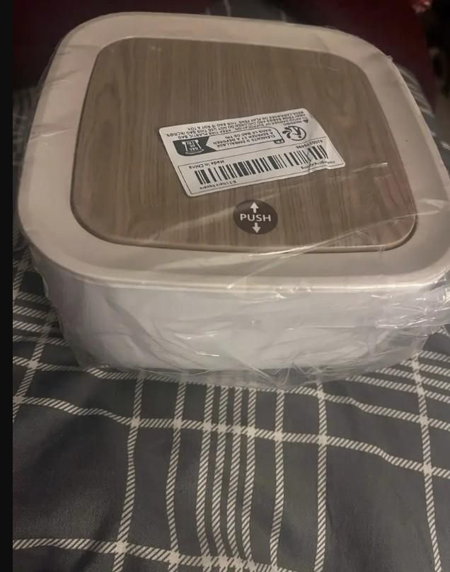 Elegant mini dustbin for car, office desk, and bedroom