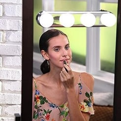Studio Glow Light | Battery Powered Makeup Light Studio Glow | Make Up Light | Super Bright 4 LED Bulbs